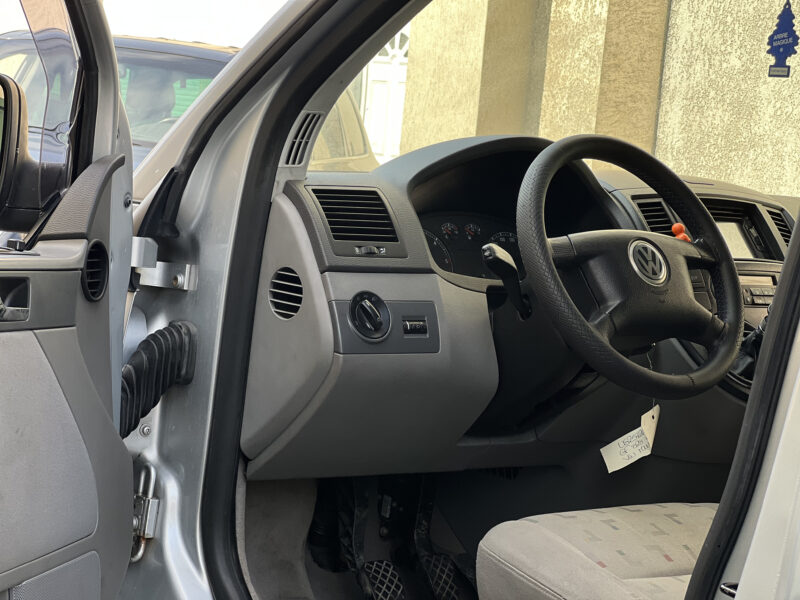VOLKSWAGEN MULTIVAN 2.5 TDI 130 PAYEZ EN 4 X 