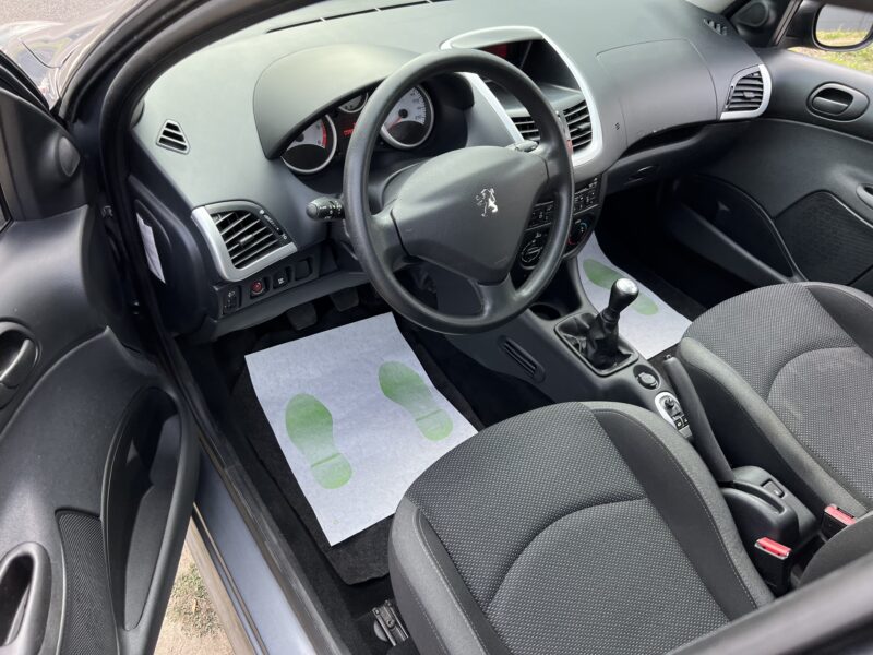 PEUGEOT 206 + 1.4 HDi 70 Cv 5 PORTES / CLIMATISATION KIT BLUETOOTH CRIT AIR 2 - Garantie1an