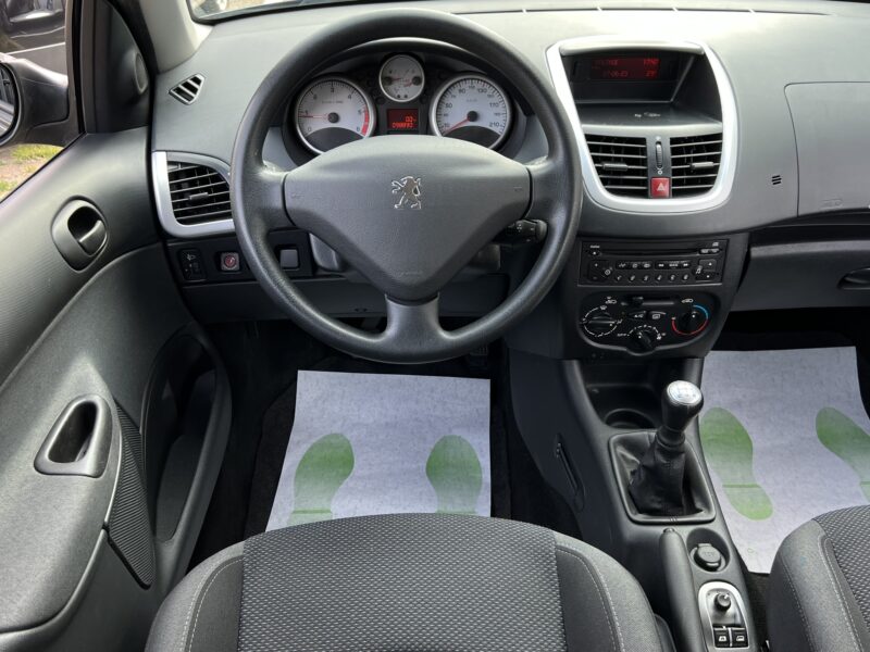 PEUGEOT 206 + 1.4 HDi 70 Cv 5 PORTES / CLIMATISATION KIT BLUETOOTH CRIT AIR 2 - Garantie1an