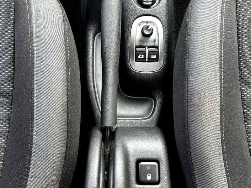 PEUGEOT 206 + 1.4 HDi 70 Cv 5 PORTES / CLIMATISATION KIT BLUETOOTH CRIT AIR 2 - Garantie1an