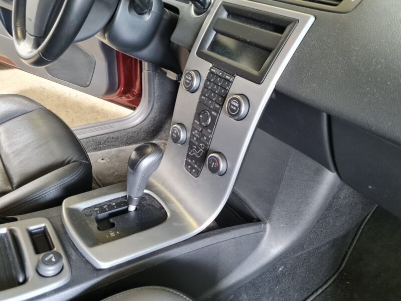 VOLVO C30 2.0 136 Cv 73 200 Kms / BOITE AUTO CUIR TOIT OUVRANT / ORIGINE FRANCE - Garantie1an