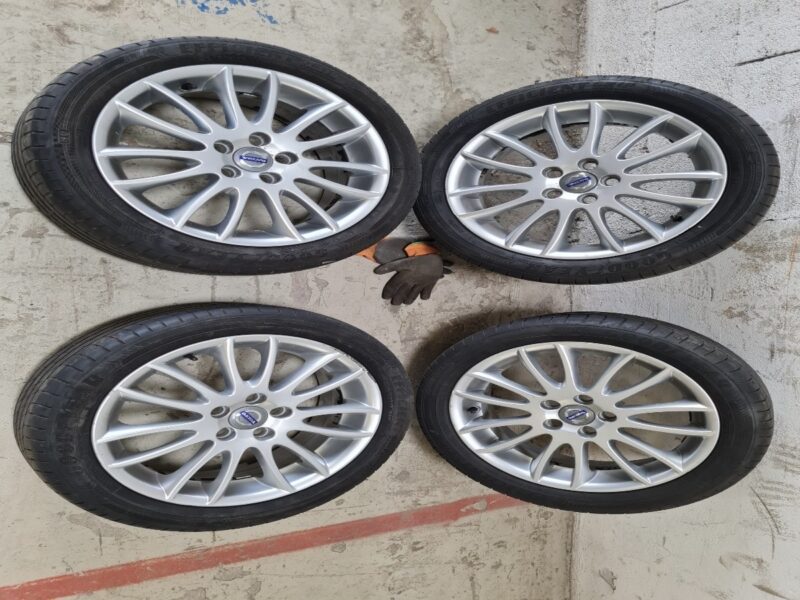 VOLVO C30 2.0 136 Cv 73 200 Kms / BOITE AUTO CUIR TOIT OUVRANT / ORIGINE FRANCE - Garantie1an