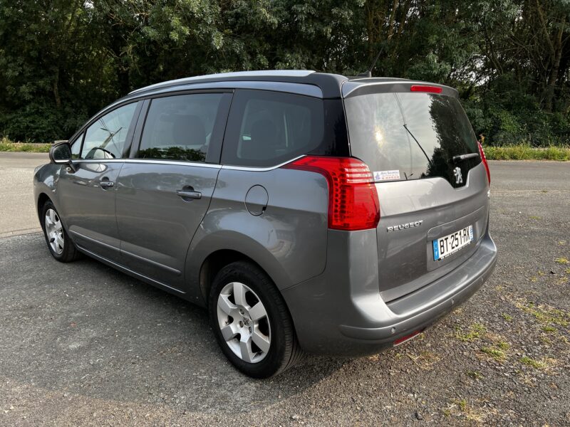 PEUGEOT 5008 2011