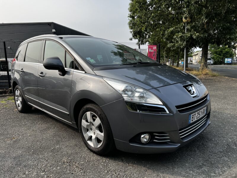 PEUGEOT 5008 2011
