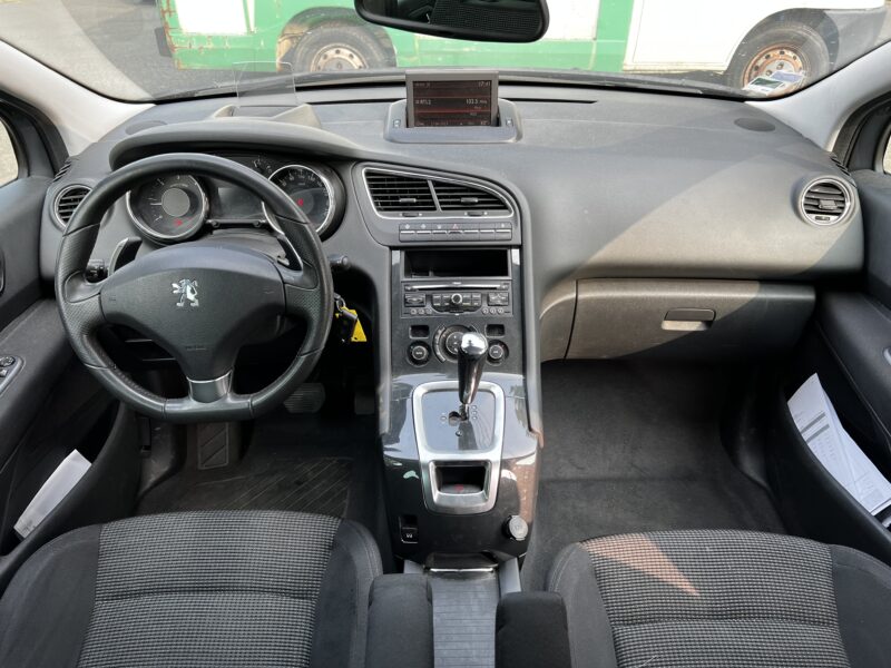 PEUGEOT 5008 2011