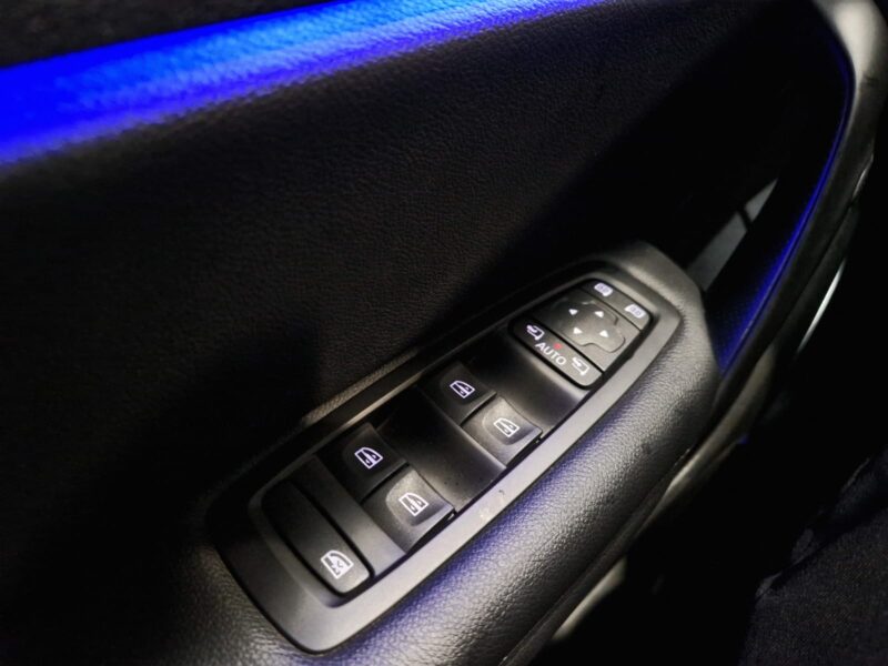 RENAULT MEGANE IV 1.2 TCe 130cv Intens BVM6 // 4 PNEUS NEUF/ENTRETIEN A JOUR/HISTORIQUE DISPONIBLE