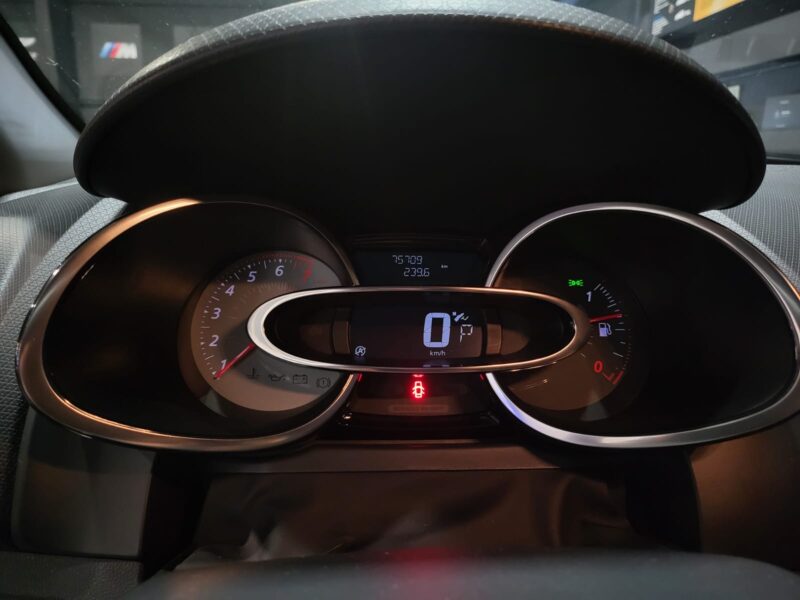 RENAULT CLIO IV 1.6 RS Trophy 220 cv RS MONITOR / SIEGE CHAUFFANTS / CAMERA