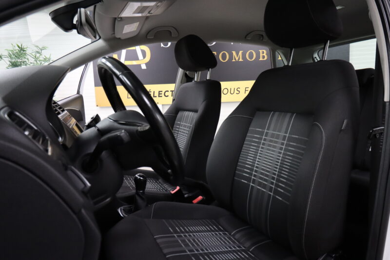 VOLKSWAGEN POLO V 2015