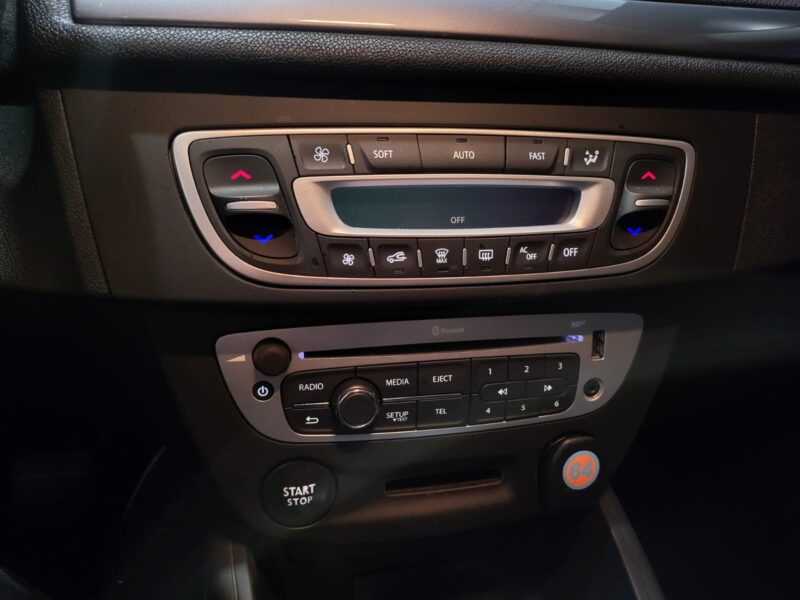 RENAULT MEGANE III 1.2 TCe 130cv Limited 5p // PREMIERE MAIN/GPS/BLUETOOTH/RADAR-AR