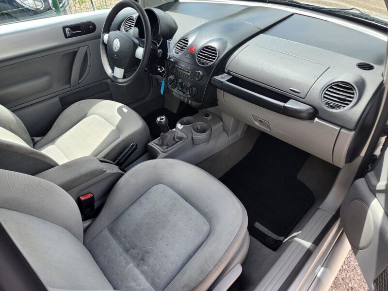 VOLKSWAGEN NEW BEETLE 2006