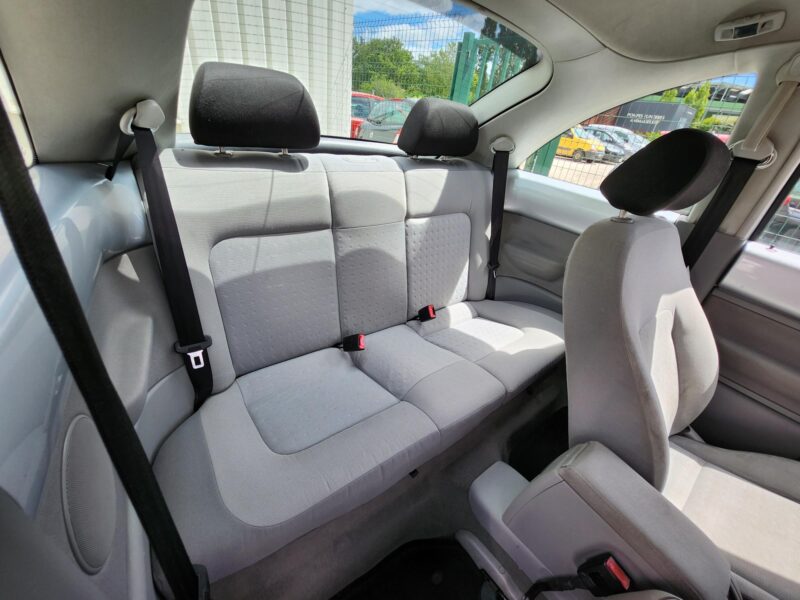 VOLKSWAGEN NEW BEETLE 2006