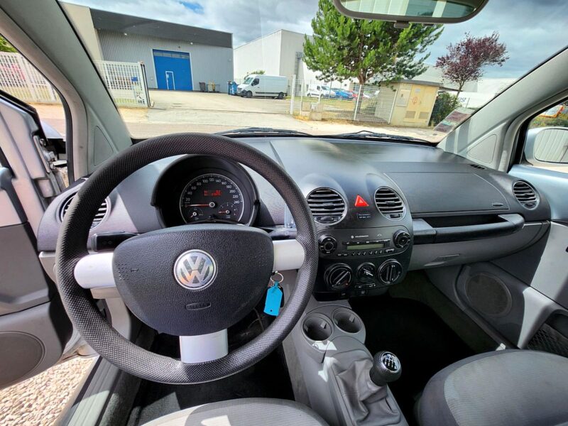 VOLKSWAGEN NEW BEETLE 2006
