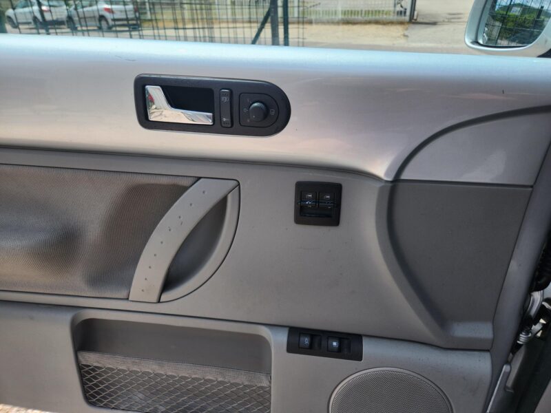 VOLKSWAGEN NEW BEETLE 2006