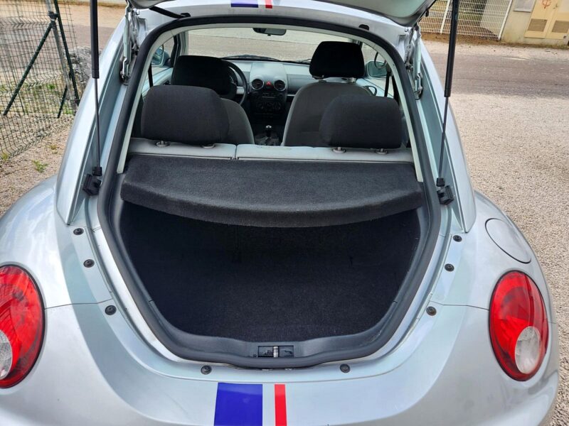 VOLKSWAGEN NEW BEETLE 2006