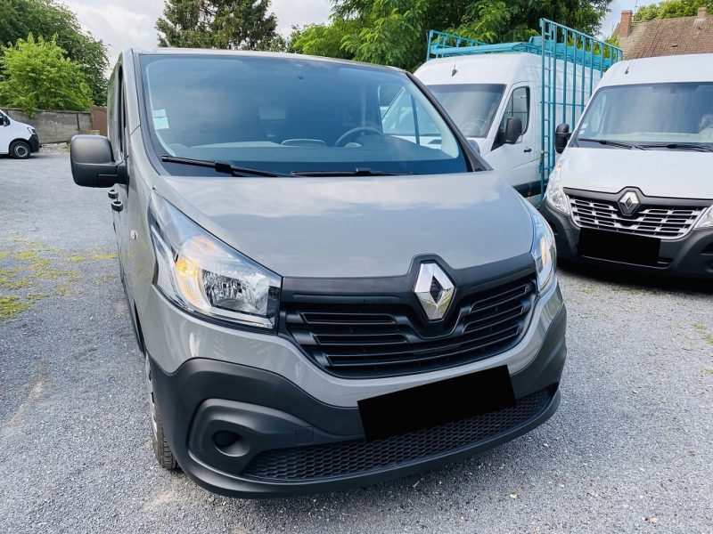 RENAULT TRAFIC III Camionnette 2017