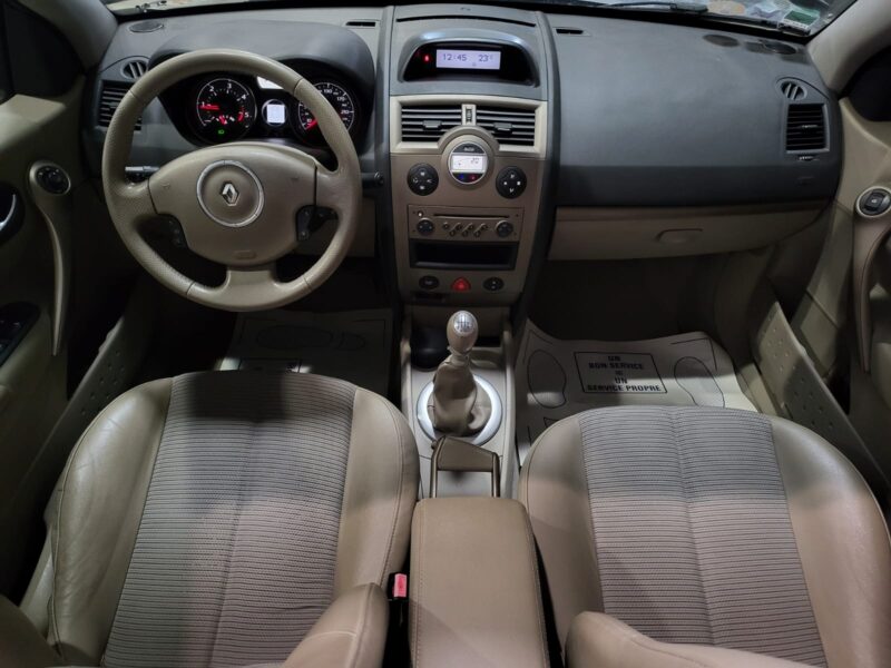 RENAULT MEGANE CC 1.9 dCi 130cv Privilège BVM6 3p // PREMIERE MAIN/CAPOTE ELECTRIQUE/RADAR-AR