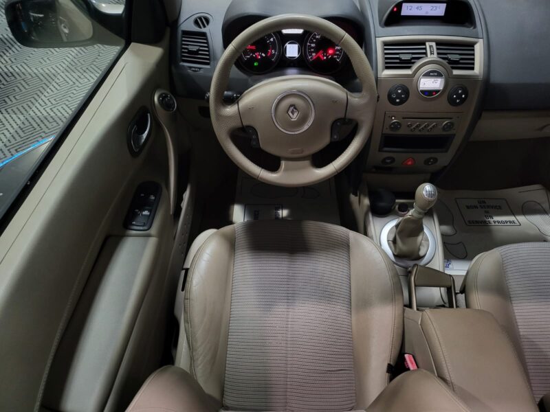 RENAULT MEGANE CC 1.9 dCi 130cv Privilège BVM6 3p // PREMIERE MAIN/CAPOTE ELECTRIQUE/RADAR-AR