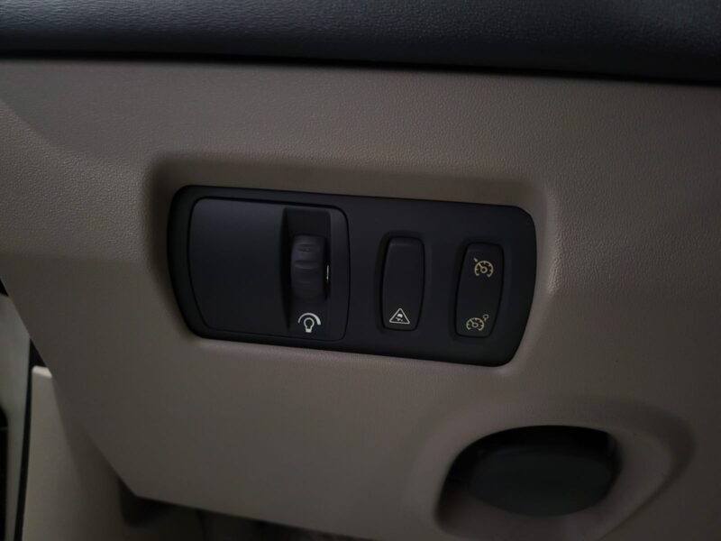 RENAULT MEGANE CC 1.9 dCi 130cv Privilège BVM6 3p // PREMIERE MAIN/CAPOTE ELECTRIQUE/RADAR-AR