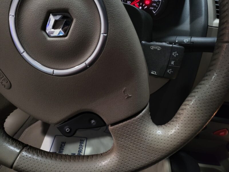 RENAULT MEGANE CC 1.9 dCi 130cv Privilège BVM6 3p // PREMIERE MAIN/CAPOTE ELECTRIQUE/RADAR-AR