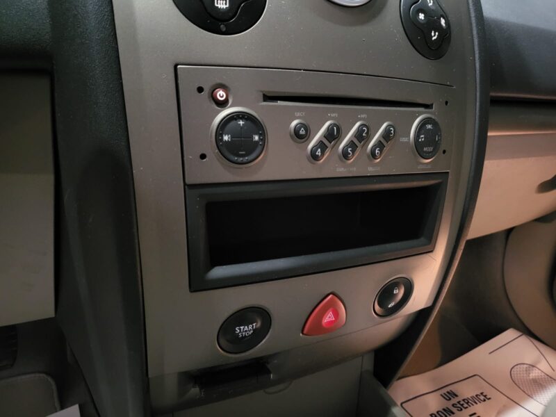 RENAULT MEGANE CC 1.9 dCi 130cv Privilège BVM6 3p // PREMIERE MAIN/CAPOTE ELECTRIQUE/RADAR-AR