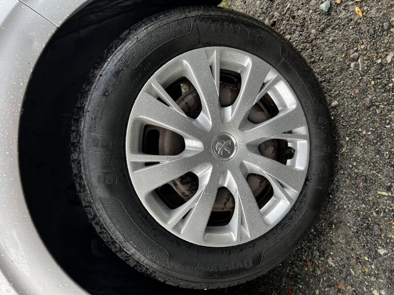 PEUGEOT 208 1.6 hdi 75 cv bluehdi faible kilom