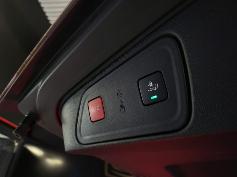 PEUGEOT 3008 GT HYBRID4 EAT8 300 / TO + FOCAL + CAMERA + SIEGE CHAFFANT ET MASSANT