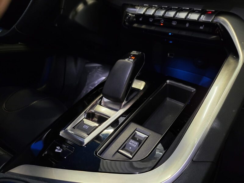 PEUGEOT 3008 GT HYBRID4 EAT8 300 / TO + FOCAL + CAMERA + SIEGE CHAFFANT ET MASSANT