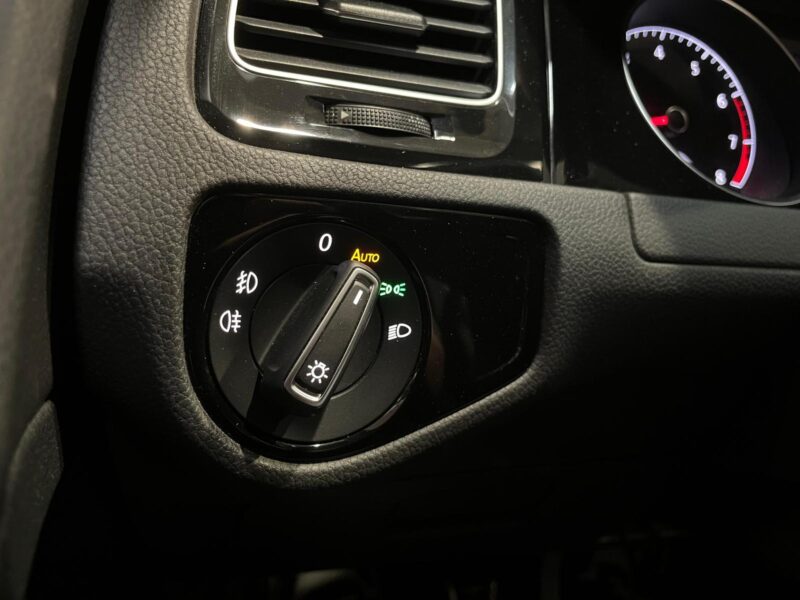 VOLKSWAGEN GOLF VII 1.0 TSI 115cv Join BVM6 5p // APPLE CARPLAY/TOIT OUVRANT/HISTORIQUE D\'ENTRETIEN