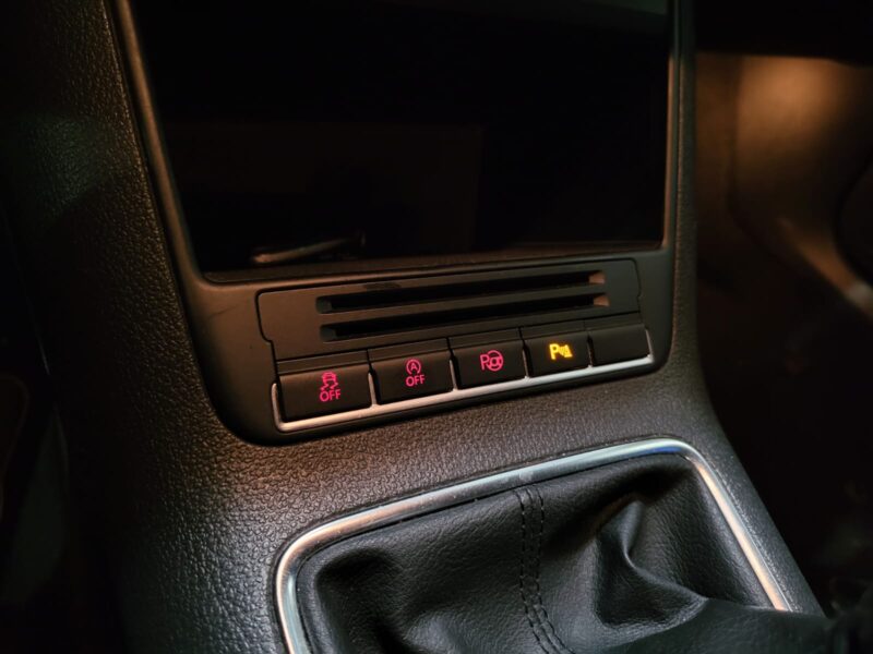 VOLKSWAGEN TIGUAN 2.0 TDI 140cv Sportline Bluemotion 4X2 BVM6 // RADAR-AV-AR/BLUETOOTH/PARK ASSIST