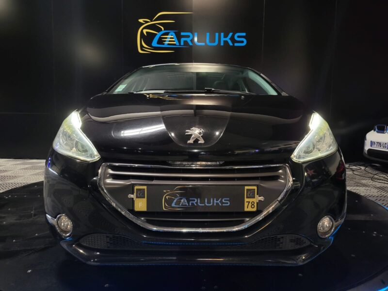 PEUGEOT 208 1.6 e-HDi 92cv Féline 5p // TOIT PANORAMIQUE/RADAR-AR/GPS/BLUETOOTH