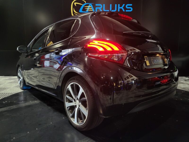 PEUGEOT 208 1.6 e-HDi 92cv Féline 5p // TOIT PANORAMIQUE/RADAR-AR/GPS/BLUETOOTH