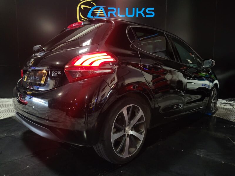 PEUGEOT 208 1.6 e-HDi 92cv Féline 5p // TOIT PANORAMIQUE/RADAR-AR/GPS/BLUETOOTH