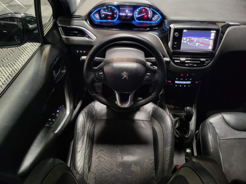 PEUGEOT 208 1.6 e-HDi 92cv Féline 5p // TOIT PANORAMIQUE/RADAR-AR/GPS/BLUETOOTH