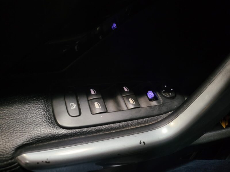 PEUGEOT 208 1.6 e-HDi 92cv Féline 5p // TOIT PANORAMIQUE/RADAR-AR/GPS/BLUETOOTH