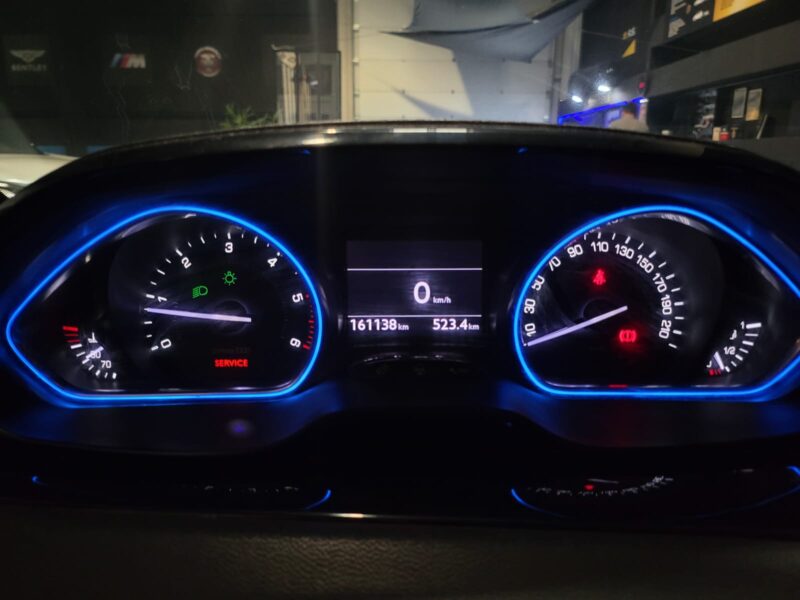 PEUGEOT 208 1.6 e-HDi 92cv Féline 5p // TOIT PANORAMIQUE/RADAR-AR/GPS/BLUETOOTH