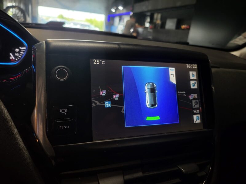 PEUGEOT 208 1.6 e-HDi 92cv Féline 5p // TOIT PANORAMIQUE/RADAR-AR/GPS/BLUETOOTH