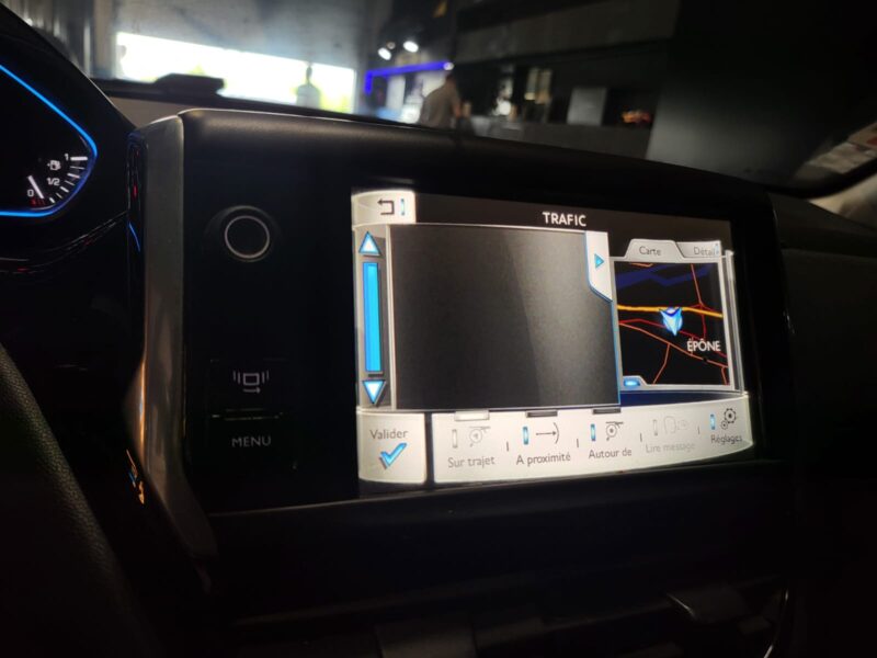 PEUGEOT 208 1.6 e-HDi 92cv Féline 5p // TOIT PANORAMIQUE/RADAR-AR/GPS/BLUETOOTH