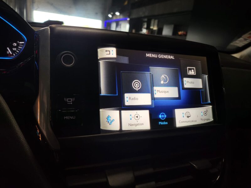 PEUGEOT 208 1.6 e-HDi 92cv Féline 5p // TOIT PANORAMIQUE/RADAR-AR/GPS/BLUETOOTH