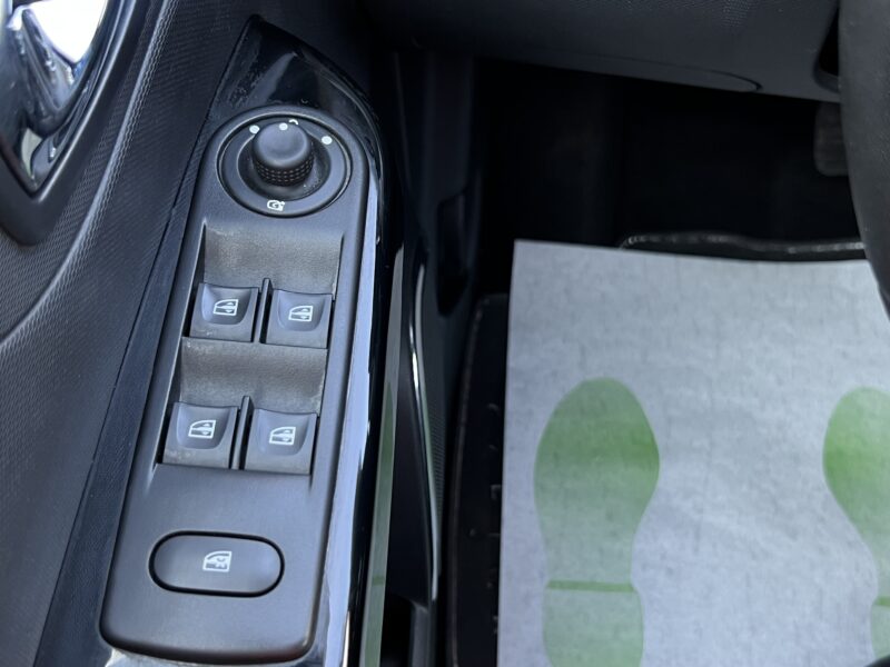 RENAULT CAPTUR INTENS 1.2 TCE 120 Cv BOITE AUTOMATIQUE / GPS CRIT AIR 1 - Garantie1an