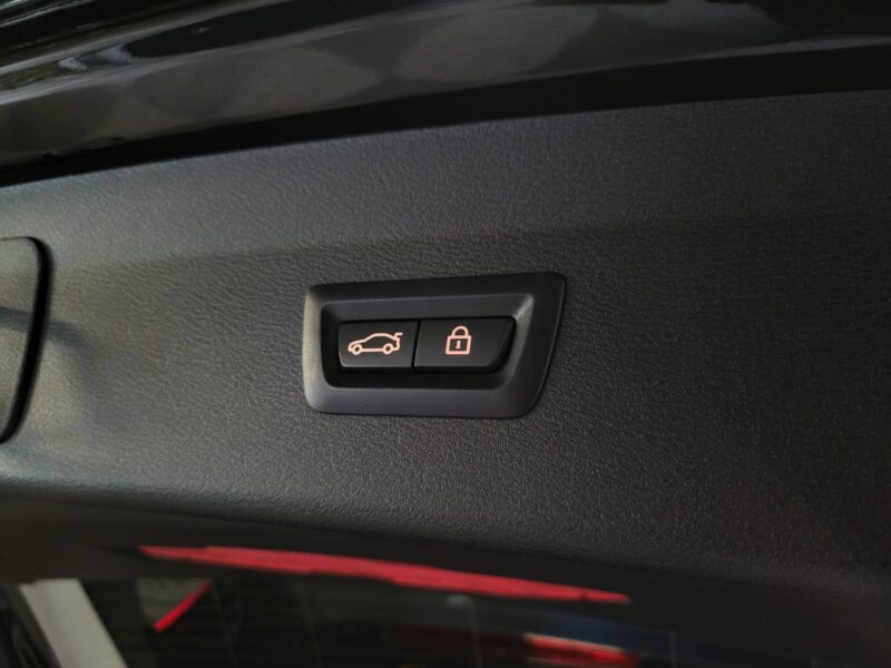 BMW X1 sDrive 18i 140CH XLINE / TO + CAMERA + FULL LED + SIEGE ELEC A MEMOIRE ET CHAUFFANT