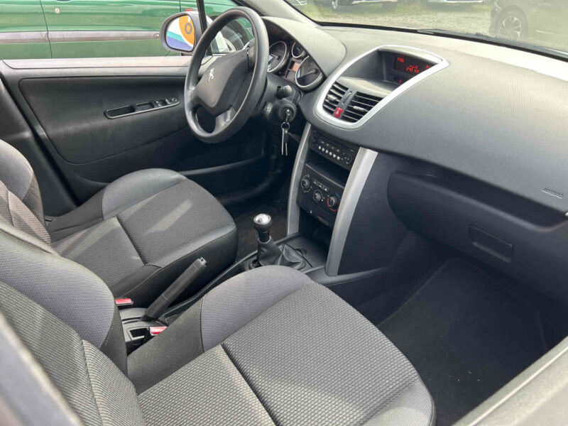 PEUGEOT 207 2013