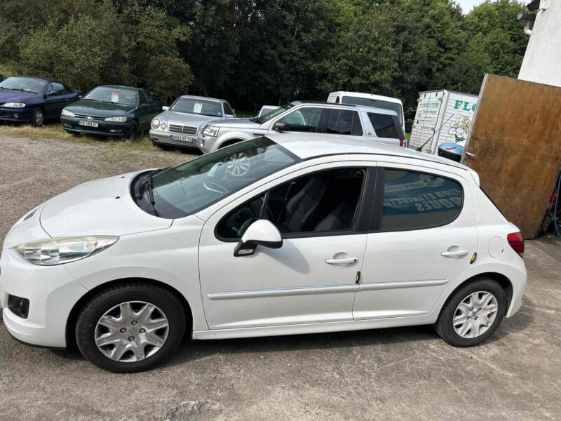 PEUGEOT 207 2013