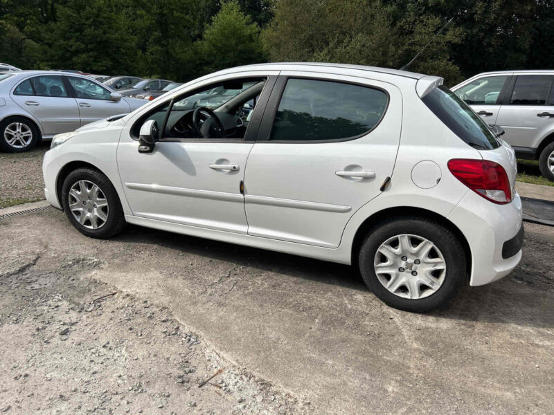 PEUGEOT 207 2013