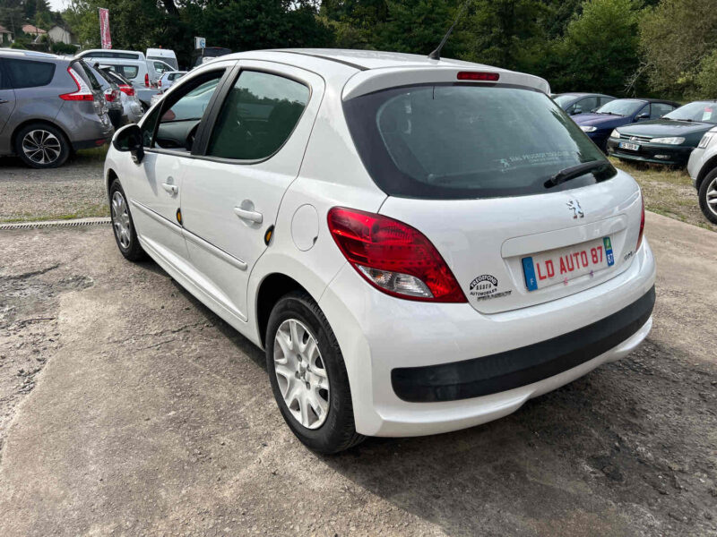 PEUGEOT 207 2013