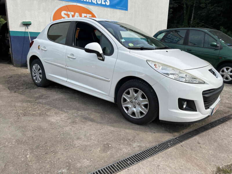 PEUGEOT 207 2013
