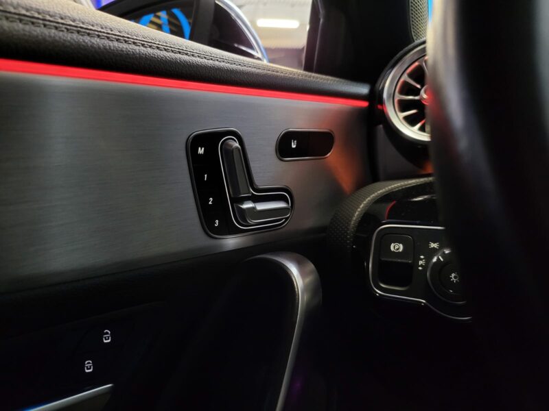 MERCEDES CLASSE A 200 i 163cv AMG LINE / TOIT OUVRANT + MBUX + CARPLAY