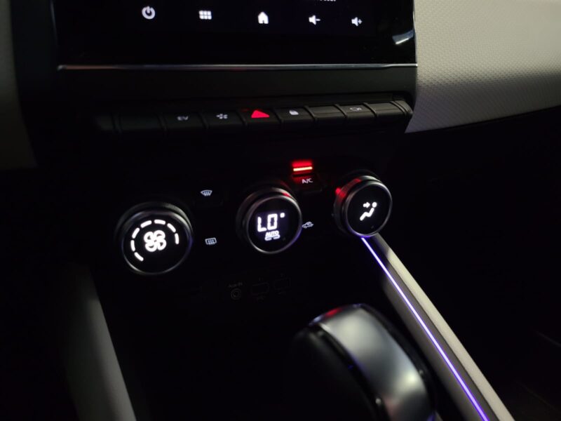 RENAULT CLIO 5 V 1.6 E-TECH 140cv INTENS SUIVI RENAULT CARPLAY / CAM 360