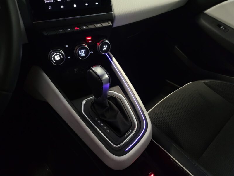 RENAULT CLIO 5 V 1.6 E-TECH 140cv INTENS SUIVI RENAULT CARPLAY / CAM 360