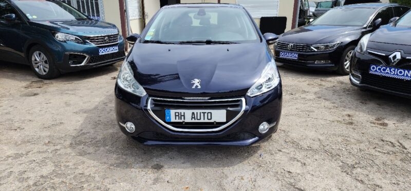 PEUGEOT 208 1.6 E-HDI 92 ALLURE