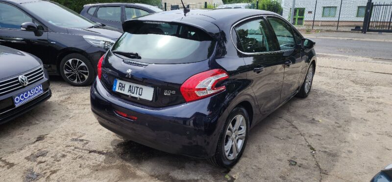 PEUGEOT 208 1.6 E-HDI 92 ALLURE